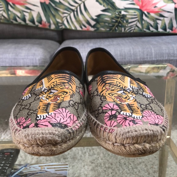 Gucci espradilles with tiger and pink flow… - Picture 2 of 8